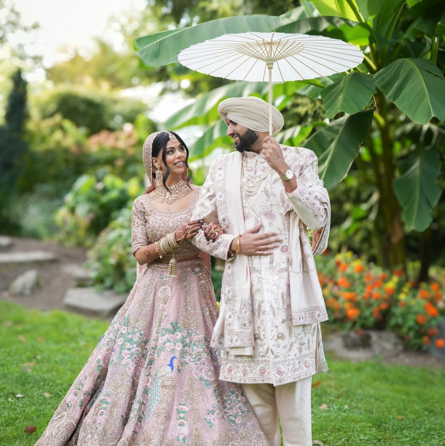 Jeevan & Srgun: Modern-Meets-Traditional Style